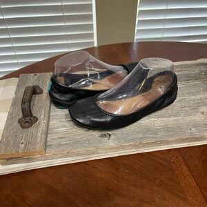 Black Tieks ballet flats